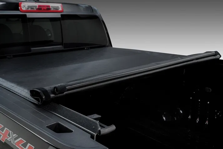 29030169 – LEER Tonneau Cover, Roll-Up Hook And Loop Lockable With Tailgate Handle Black Vinyl